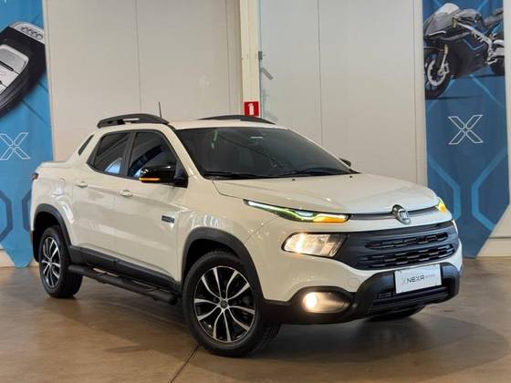 FIAT TORO 2.0 16V TURBO DIESEL ULTRA 4WD AT9 FIAT TORO 2.0 16V TURBO DIESEL ULTRA 4WD AT9